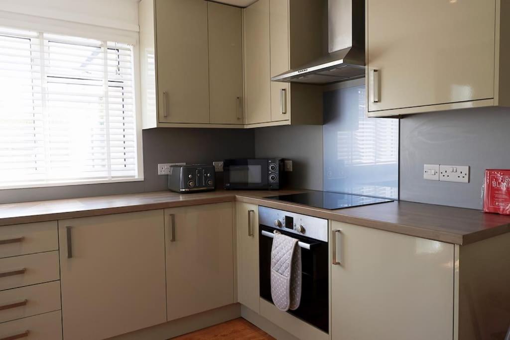 3-Bedroom Bungalow With Parking, Goldsithney, Penzance, Cornwall Perranuthnoe Εξωτερικό φωτογραφία